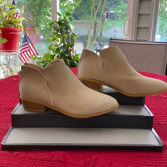 Shoes - Ladies booties